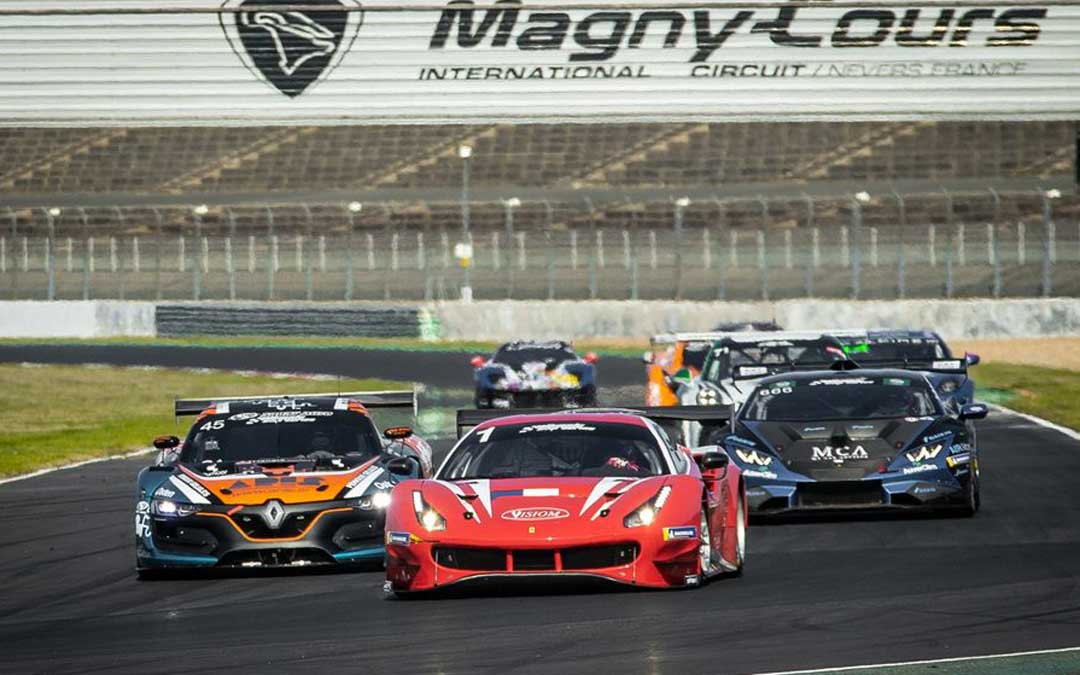 Los GT de esta competición el pasado año en el trazado de Magny - Cours. Foto: Ultimate Cup Series