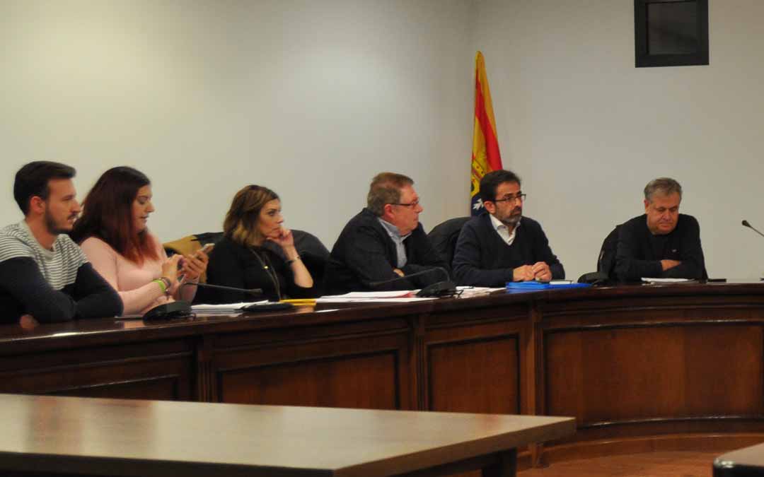 Imagen de archivo de parte de los integrantes del grupo del Partido Popular durante una sesión del pleno de la comarca del Matarraña.