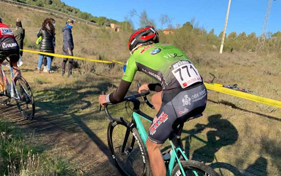 Javier Zaera en plena carrera de ciclocross en Torrelavega. Foto: C.C. Oscense