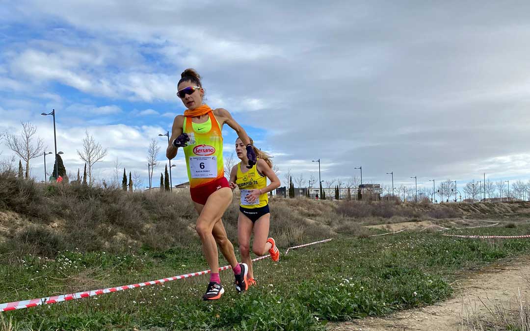 Alicia Pérez en plena disputa del cross disputado en Zaragoza. Foto: F.A.A.