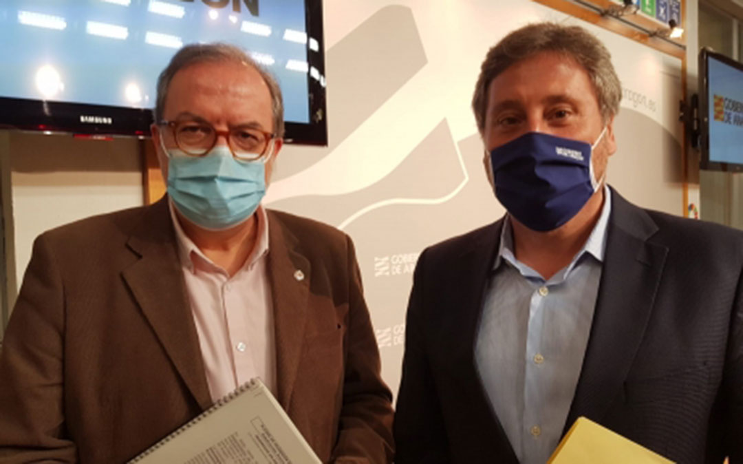El director general de Carreteras, Bizén Fuster, y el consejero de Vertebración del Territorio, Movilidad y Vivienda, José Luis Soro./ DGA