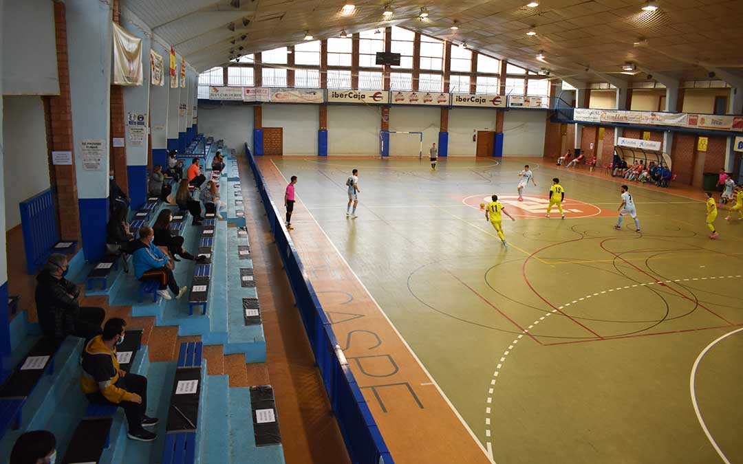 La grada se llenó al 30% durante el partido de este sábado. L.Q.V.