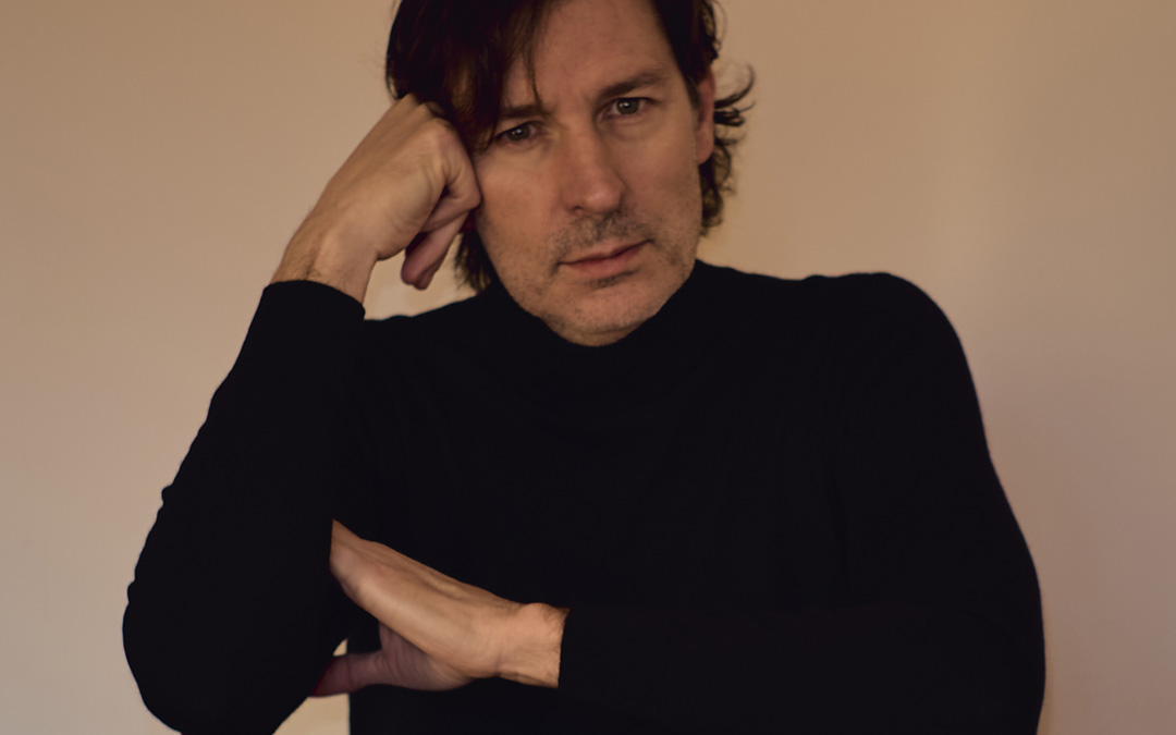 Autorretrato del autor del libro que ha apoyado el Instituto de Estudios Turolenses , en el que colabora el Centro Buñuel Calanda y que recorre desde Estados Unidos hasta Las Hurdes. / Miguel Sebastián