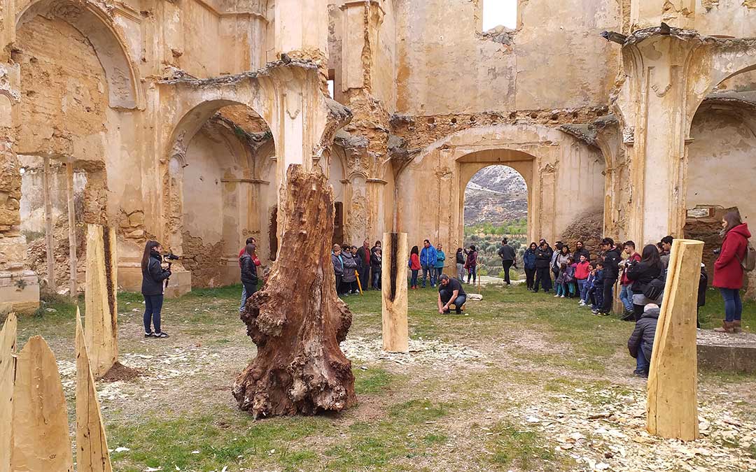 Imagen de archivo de una de las actuaciones artísticas organizadas desde la Comarca del Maestrazgo, en esta ocasión en el Convento de Cuevas de Cañart./ Comarca Maestrazgo