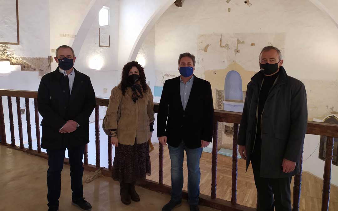 Visita del consejero de Vertebración del Territorio, Movilidad y Vivienda a la sinagoga-iglesia de San Antonio Abad de Híjar / DGA