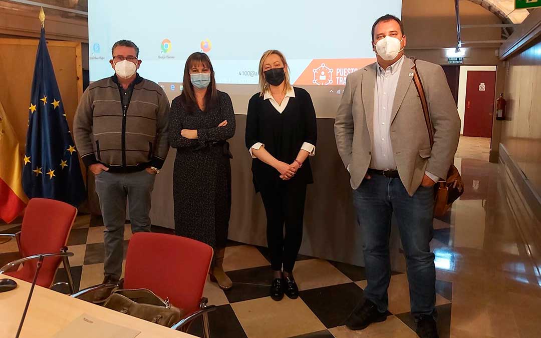 Representantes de UAGA y del Gobierno de Aragón después de la reunión de este jueves. Imagen : UAGA
