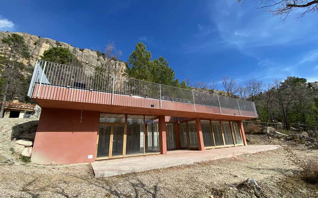 Edificio construido en la zona de El Rebollar como centro de visitantes del parque de aventura./Alicia Martín