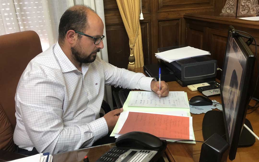 El vicepresidente y diputado delegado del Gabinete Geológico, Alberto Izquierdo, ha hecho balance del trabajo del servicio en 2020 / DPT