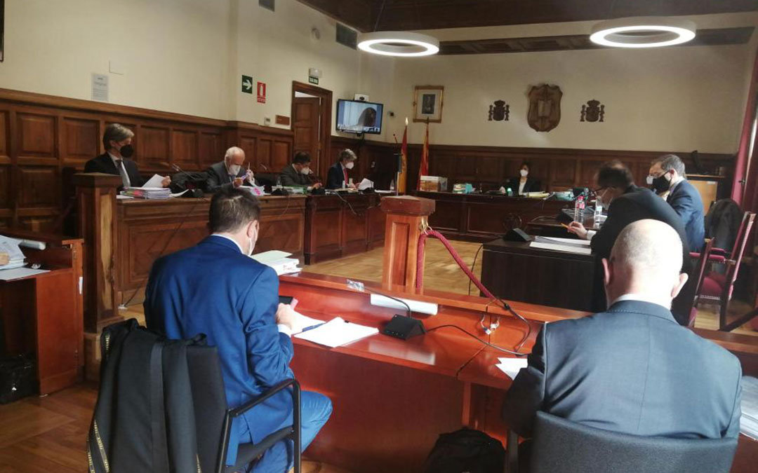 Un momento de la vista celebrada este viernes por el derrumbe de Pui Pinos, en la que tomaron parte 13 abogados./ HERALDO