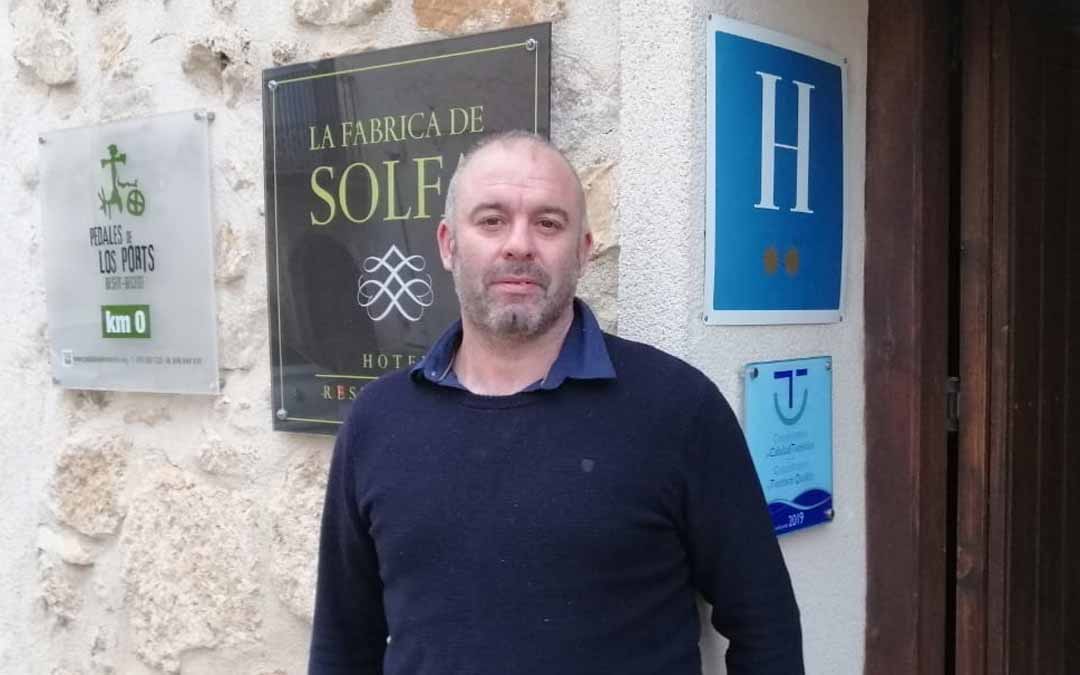 El hostelero Javier Moragrega, partirá desde Beceite./ De Luna