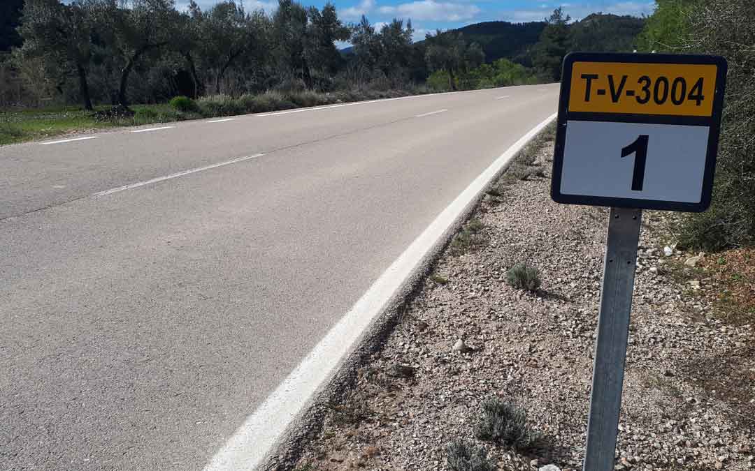 El kilómetro 1 de la carretera que lleva desde la A231 hacia La Portellada. Foto: J.V.
