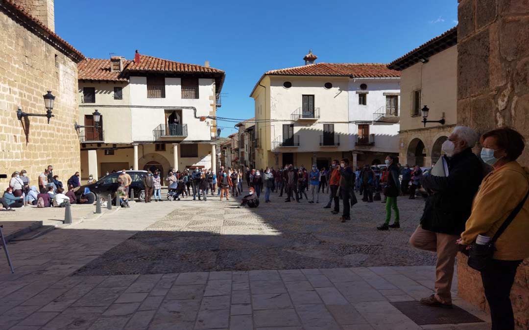 Reunión celebrada en Mosqueruela para tratar la implementación de los parques eólicos./Plataforma Paisajes de Teruel