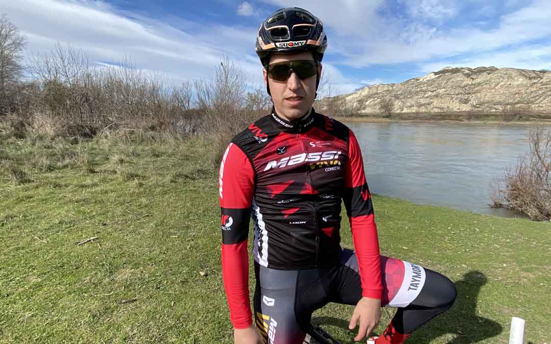 El ciclista alcañizano Javier Comín con los colores del equipo paraguayo. Foto: J.C.