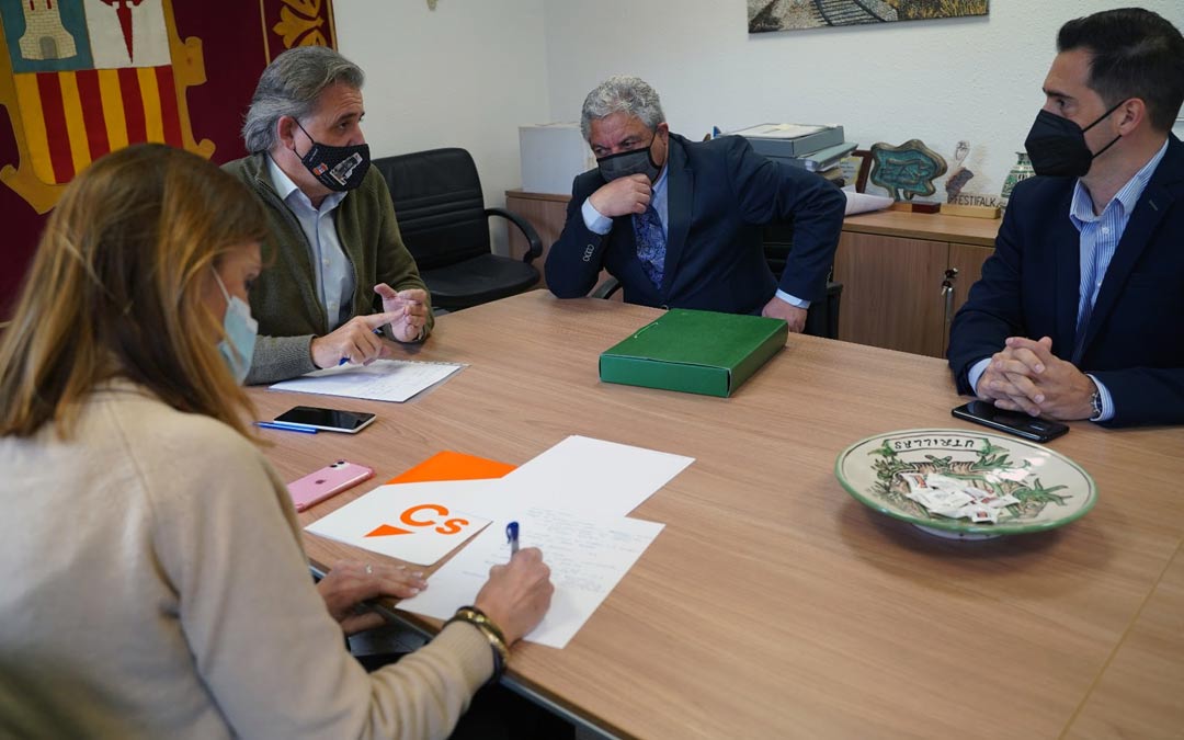 Reunión entre los representantes de Ciudadanos este lunes en Utrillas./Ciudadanos Aragón