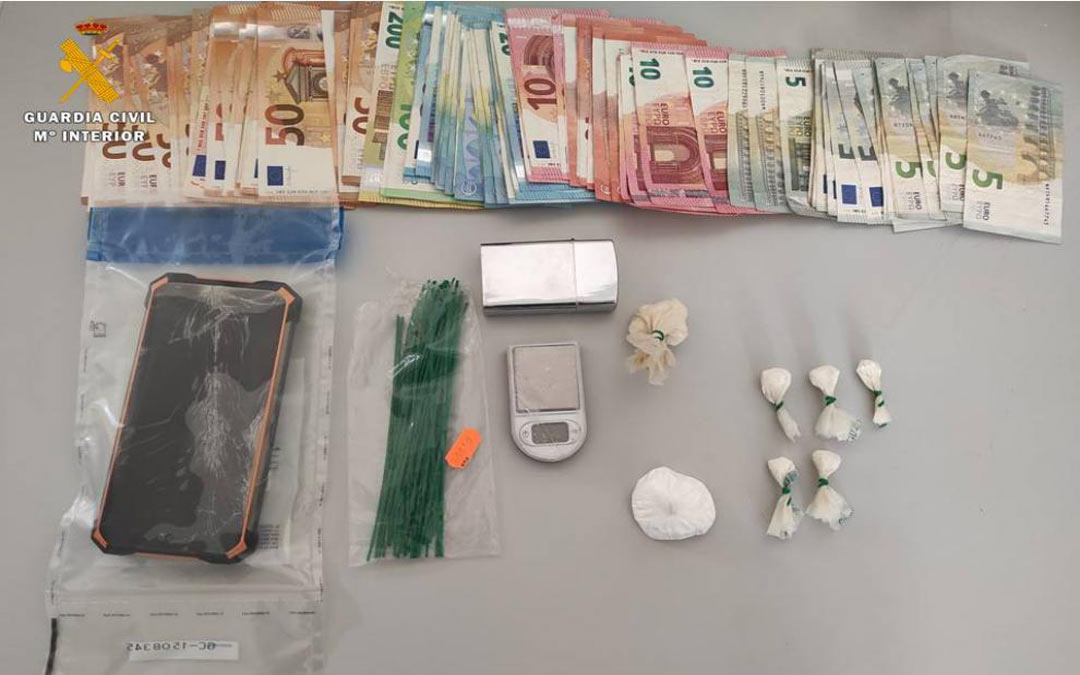 Material intervenido por la Guardia Civil./L.C.