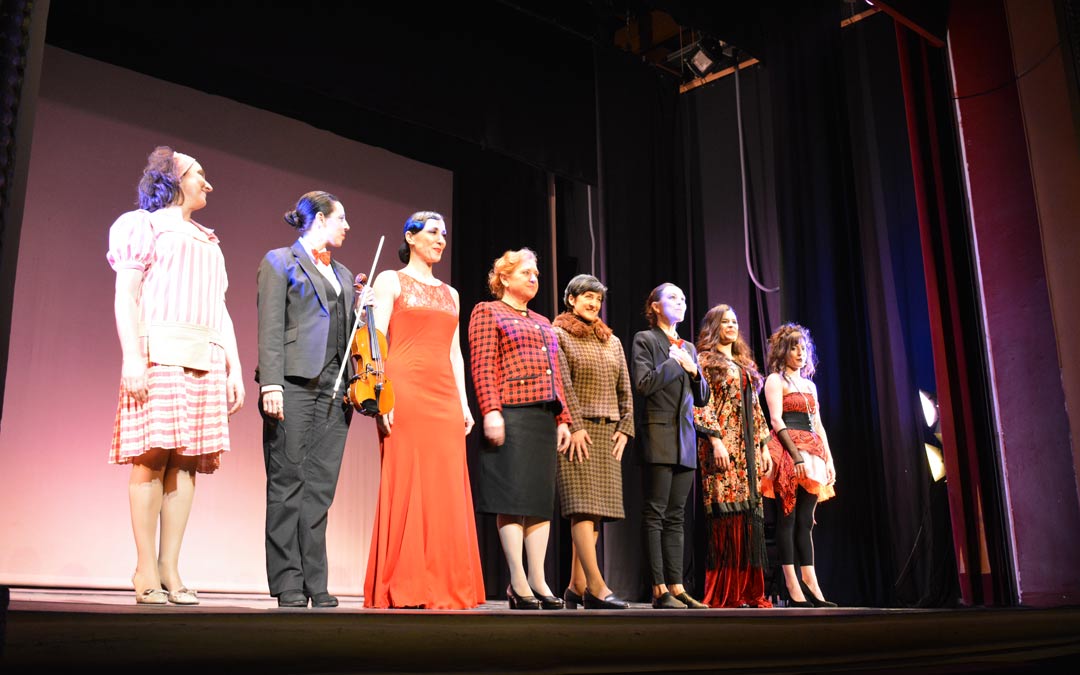 Elenco de la obra ´La Margarita de Federico' en el Teatro de Alcañiz./I.M.