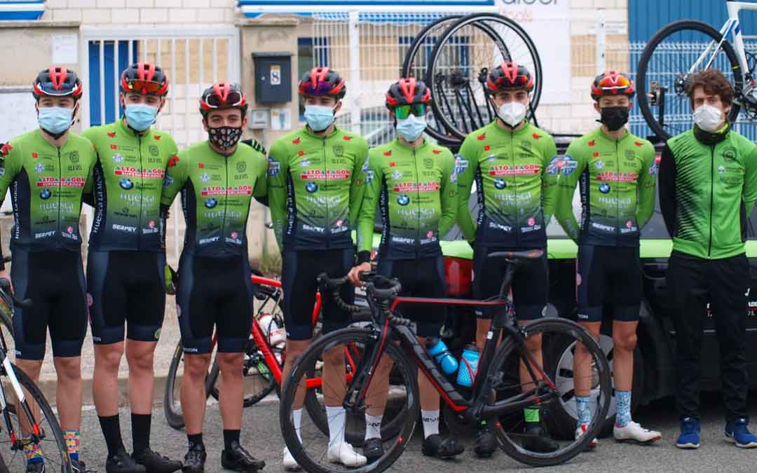 El equipo ciclista en el que está incluido el alcañizano Javier Zaera. Foto. C.C.O.