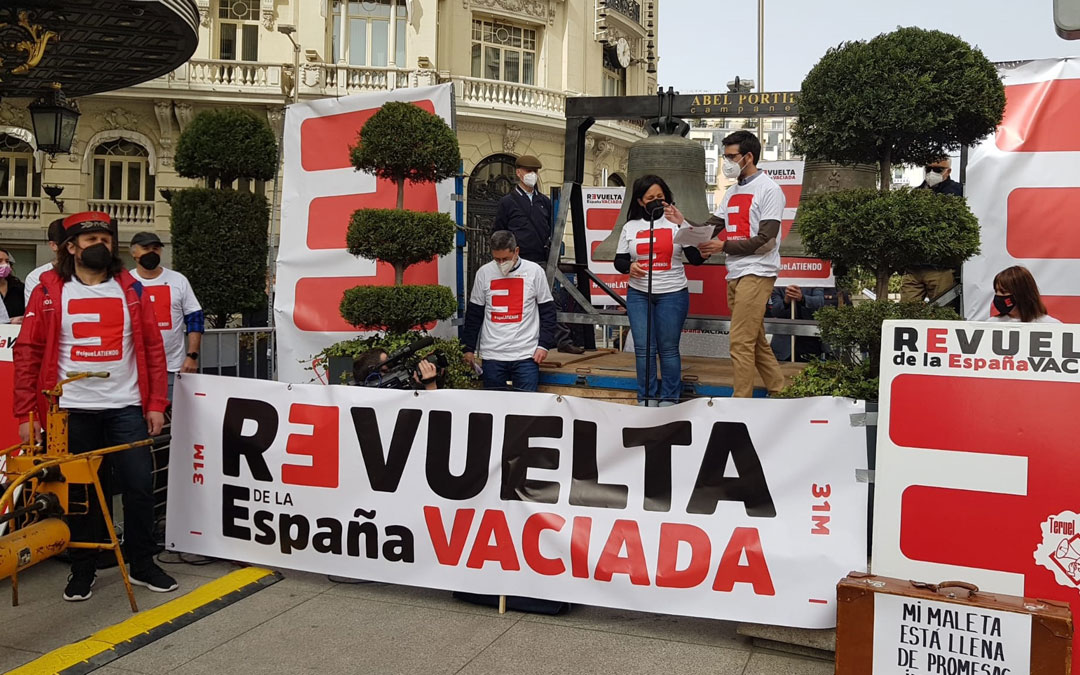 Lectura del manifiesto este miércoles delante del Congreso / T.E.