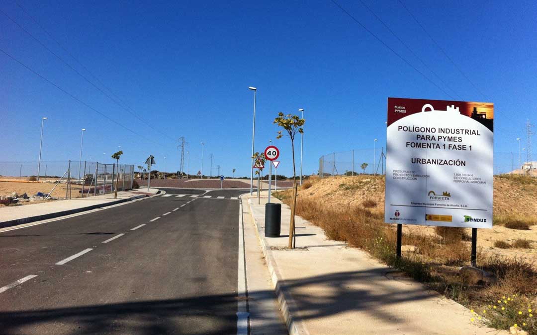 El polígono está situado en la carretera de Escatrón / L.C.