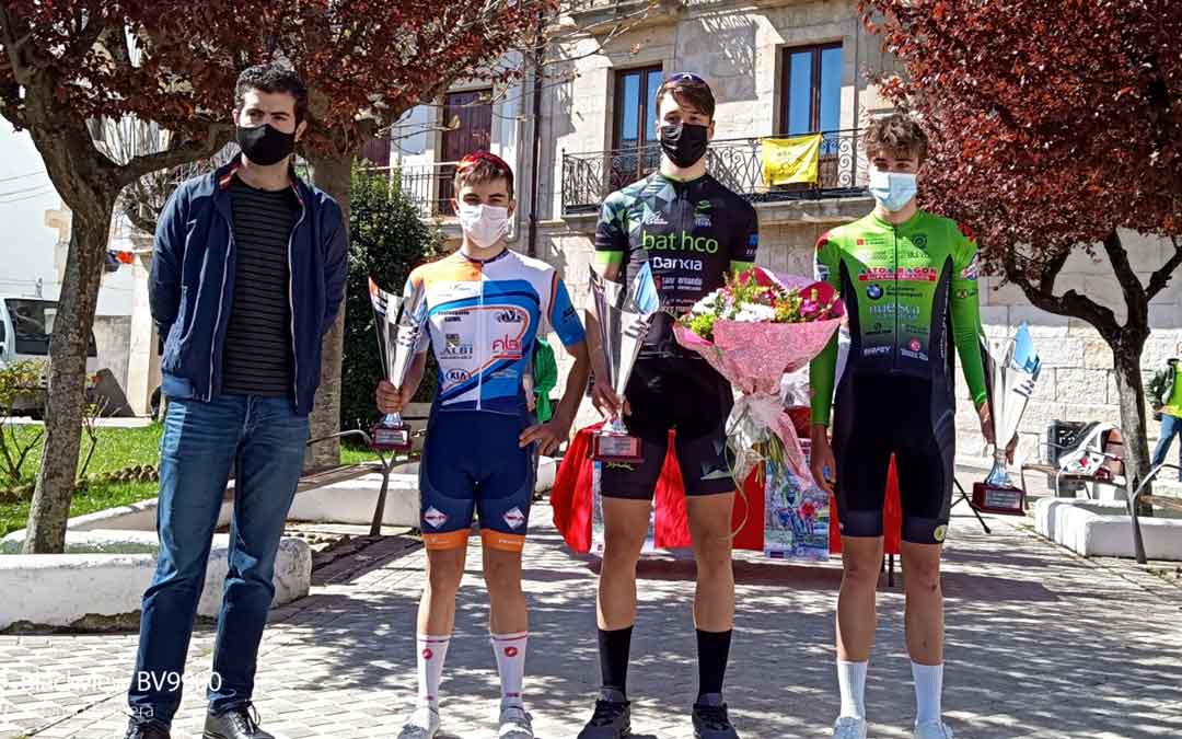 Javier Zaera con maillot verde junto a sus compañeros de podio. Foto: C.C.O.