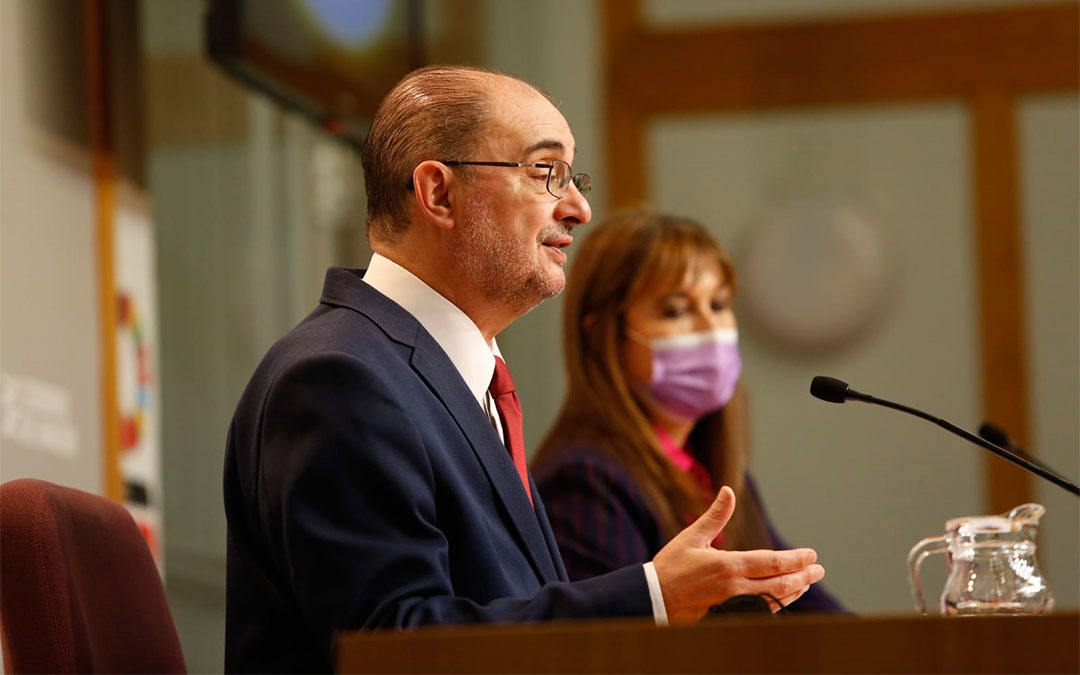 Javier Lambán y Sira Repollés durante el balance del año del covid este miércoles./ DGA