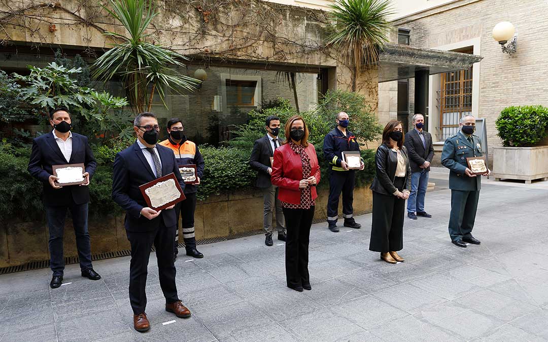 Entrega de las placas al Mérito de Protección Civil. / Luis Correas-DGA