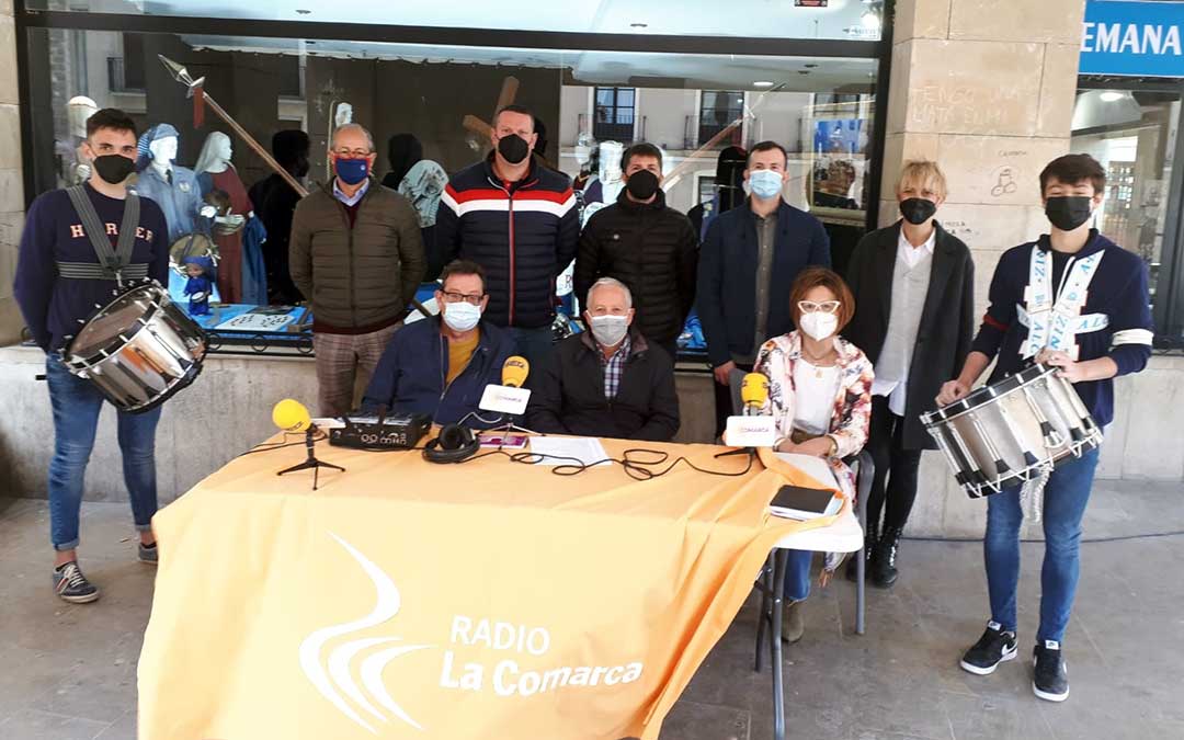 Invitados al programa especial de Radio La Comarca sobre la Semana Santa de Alcañiz./ L.C.