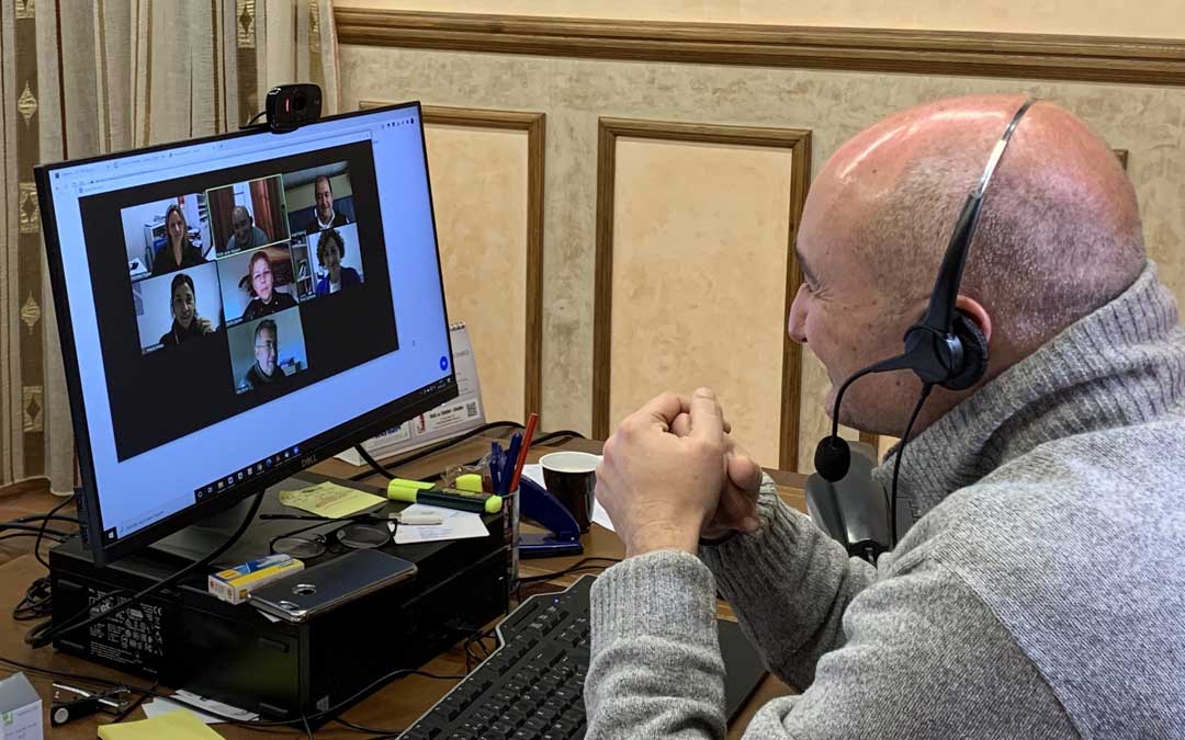 El teniente alcalde Javier Baigorri este jueves en la Comisión de Promoción Económica / Ayto. Alcañiz