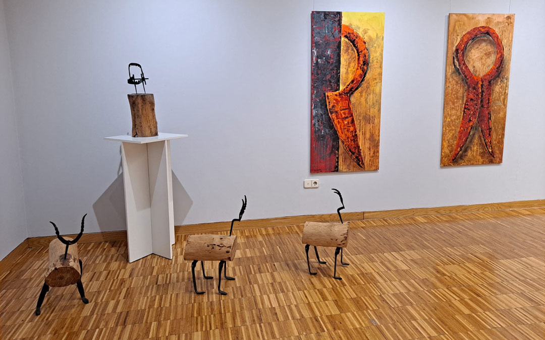 Parte de la exposición 'Ruralis' de David Castillo en la sala. / Twitter: Fundación Caja Rural Aragón