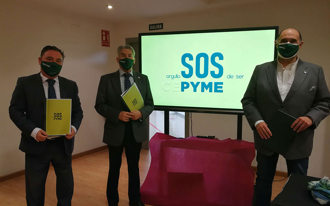 Imagen tras la rueda de prensa por parte de los responsables de CEPYME en Aragón./ CEPYME