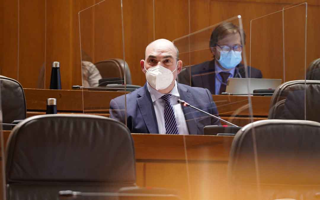 Gracia Suso defendiendo este jueves la PNL. / CORTES DE ARAGÓN