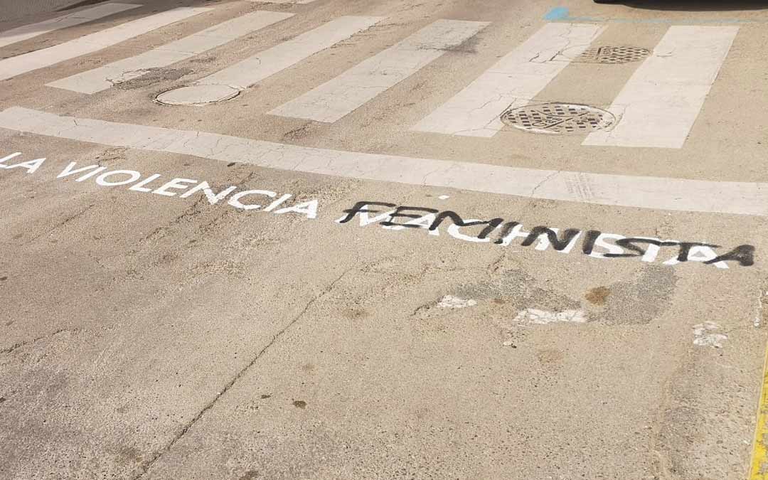 Frase saboteada en Av. Galán Bergua./I.M.