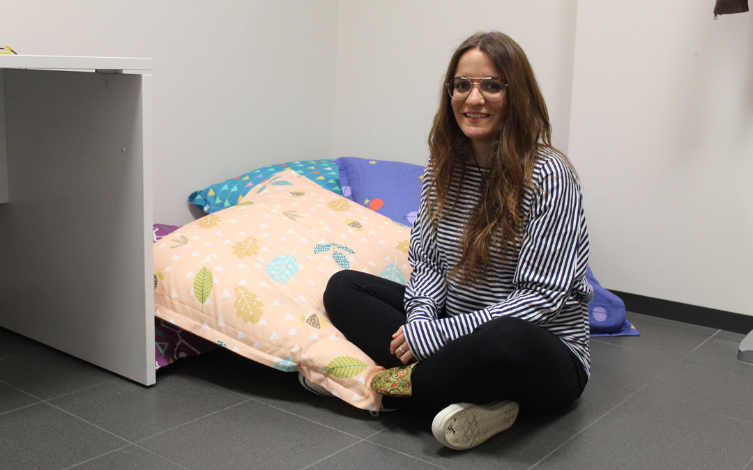 Águeda, en su despacho recién abierto en el Centro de Emprendedores de Alcañiz donde hace sesiones individuales. / B. Severino