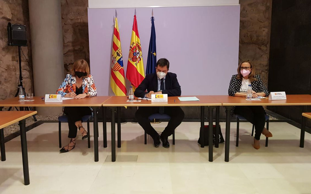 Pilar Alegría, Víctor Francos y Mayte Pérez. / DGA