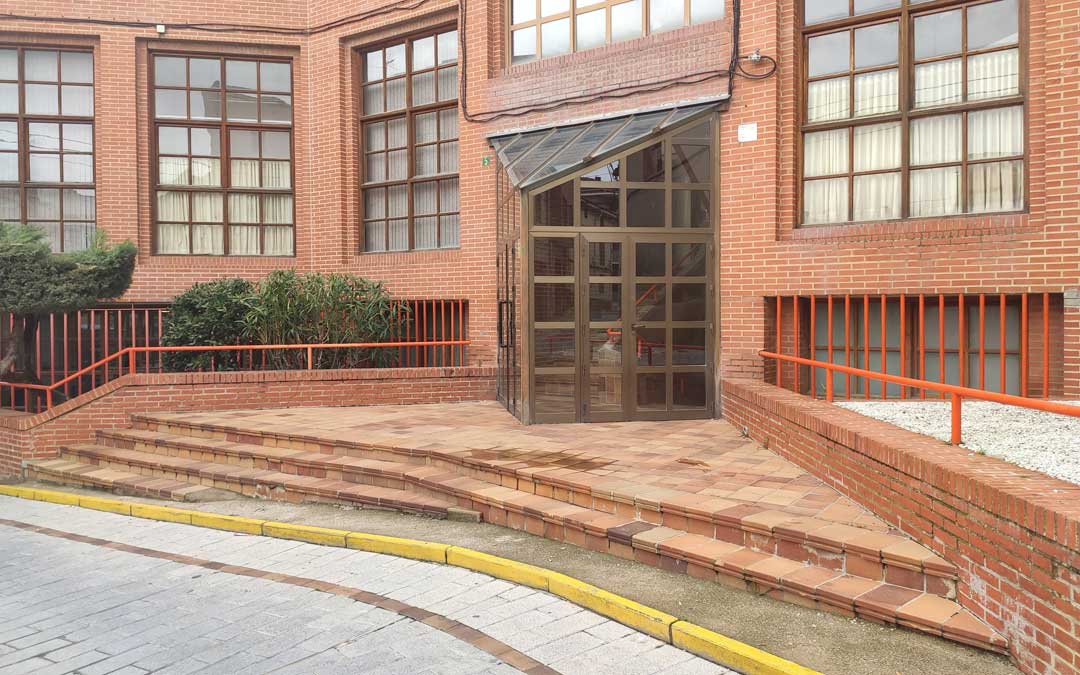 Accesos exteriores de la parte trasera a la casa de cultura de Andorra. / Ayto. Andorra