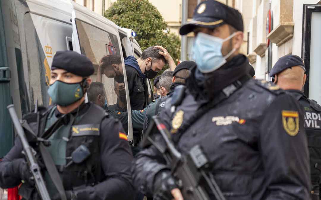 Último traslado de Feher a la Audiencia de Teruel este jueves. / ANTONIO GARCÍA- POOL EFE