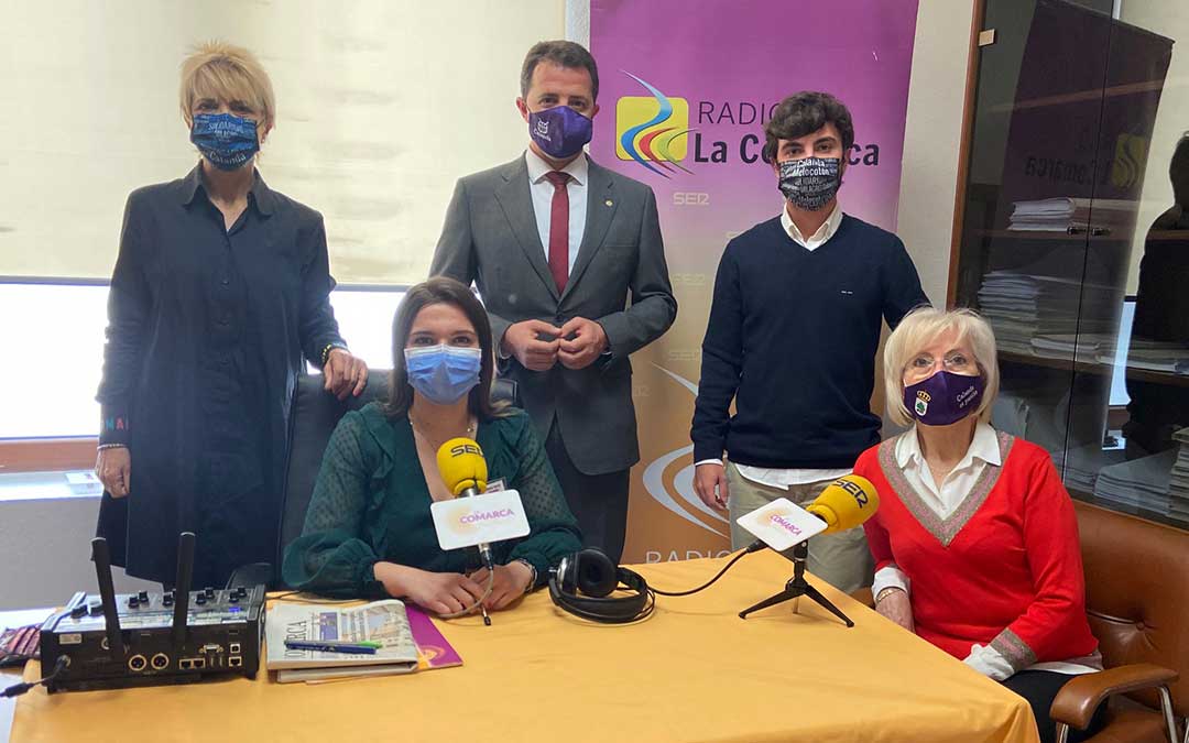 Invitados al programa especial emitido desde el Ayuntamiento de Calanda emitido este Viernes Santo./ L.C.