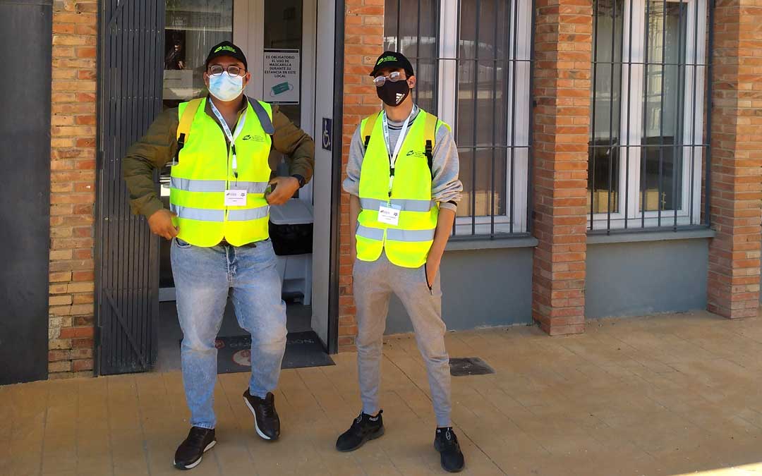Los agentes de convivencia Jawad Shoukat y Zakaria Bayad. Foto: Comarca Bajo Aragón Caspe