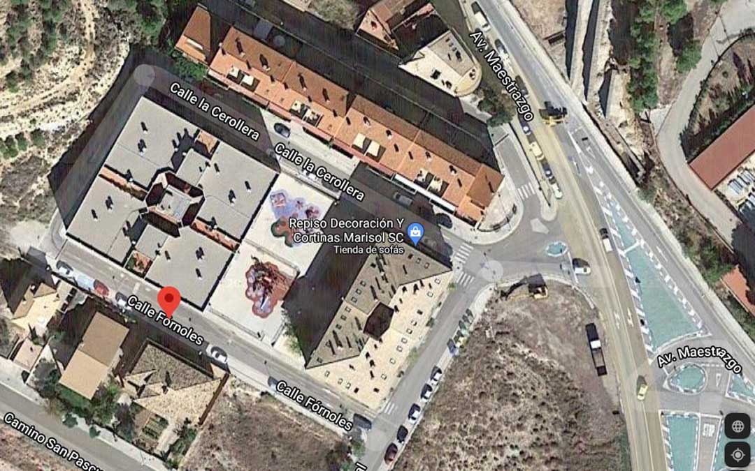 Los garajes están ubicados en el edificio entre las calles Fórnoles y La Cerollera, en el barrio de San Pascual.