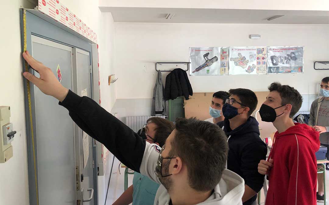 Instalación de cableado en el aula de FPB./ CPIFP Bajo Aragón