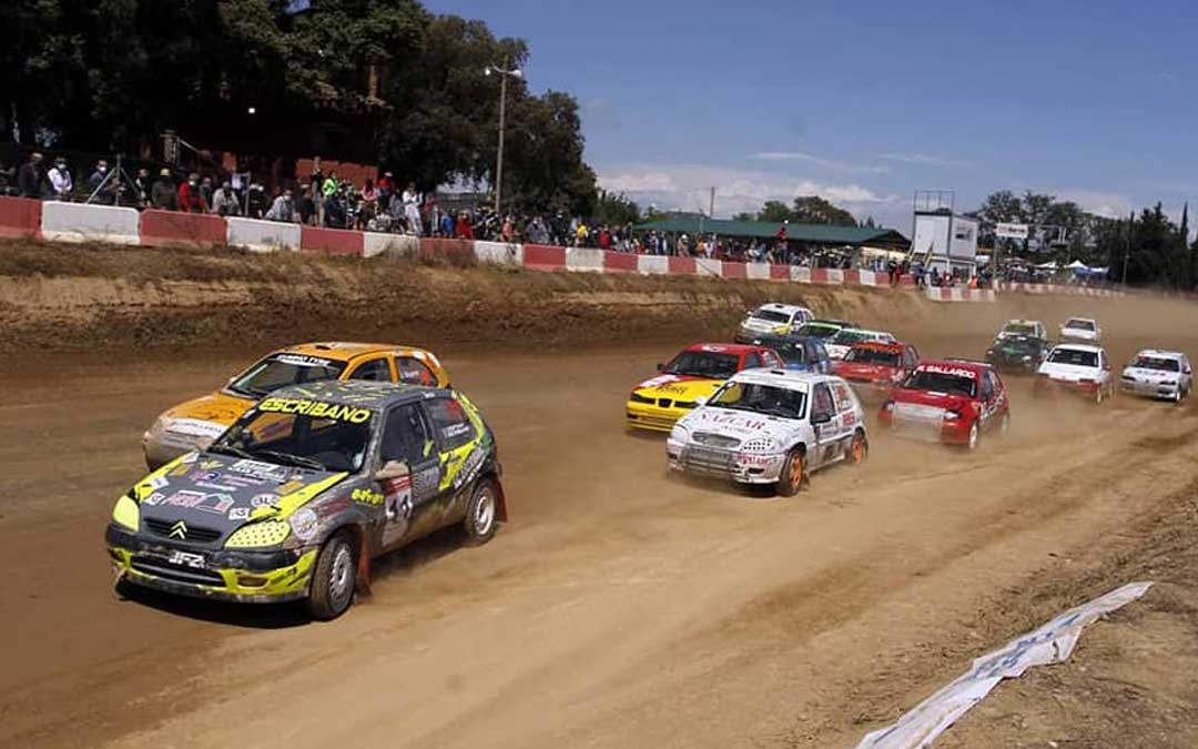 Salida de la División II con el Citroën de Arco (blanco) entre los primeros. Foto: RFEA