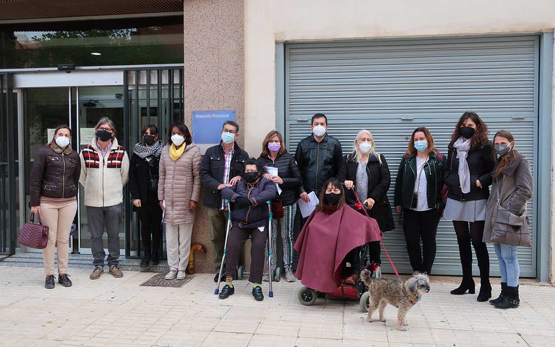 Asistentes al acto realizado en Teruel con motivo del Día Nacional de la Convención Internacional de los Derechos de las Personas con Discapacidad./ ATADI