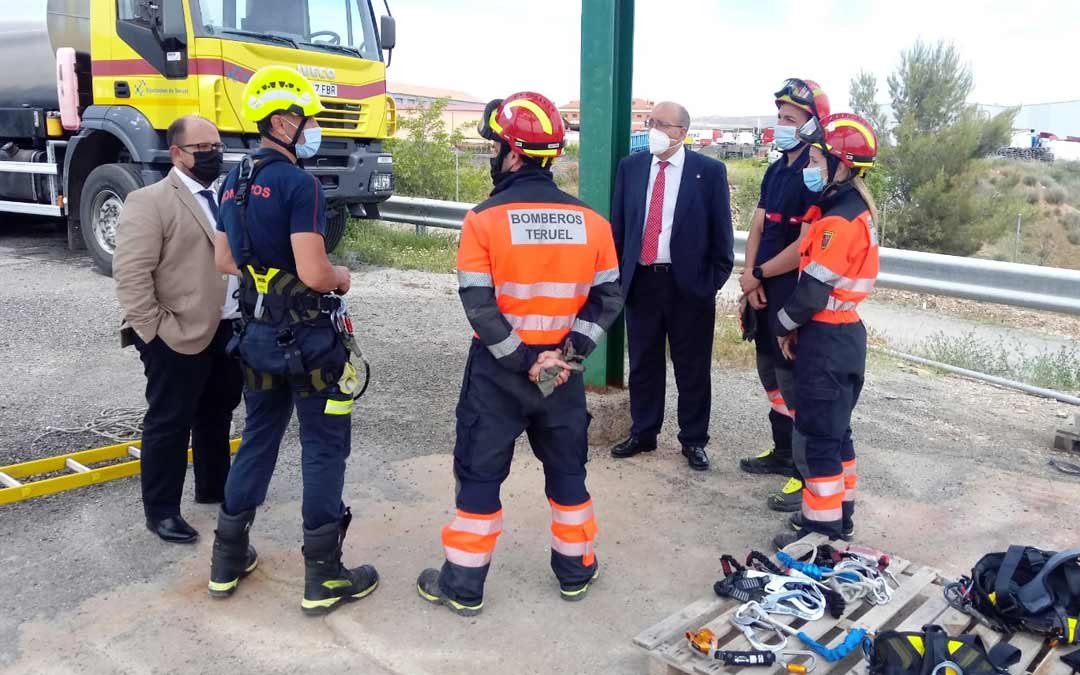 El presidente de la DPT Manuel Rando y el vicepresidente Alberto Izquierdo han visitado el Parque de Teruel donde se realizaba la formación./DPT