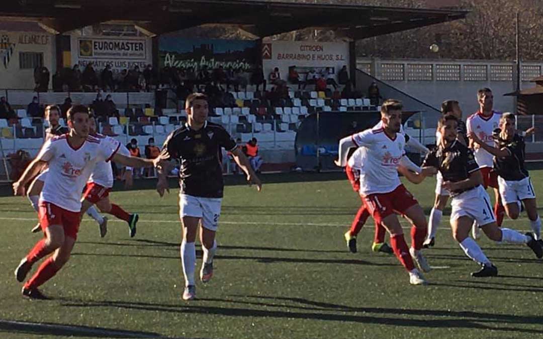 Un momento del partido que se jugó en la Ciudad Deportiva Santa María hace escasamente dos meses. Foto: Facebook Alcañiz C.F.