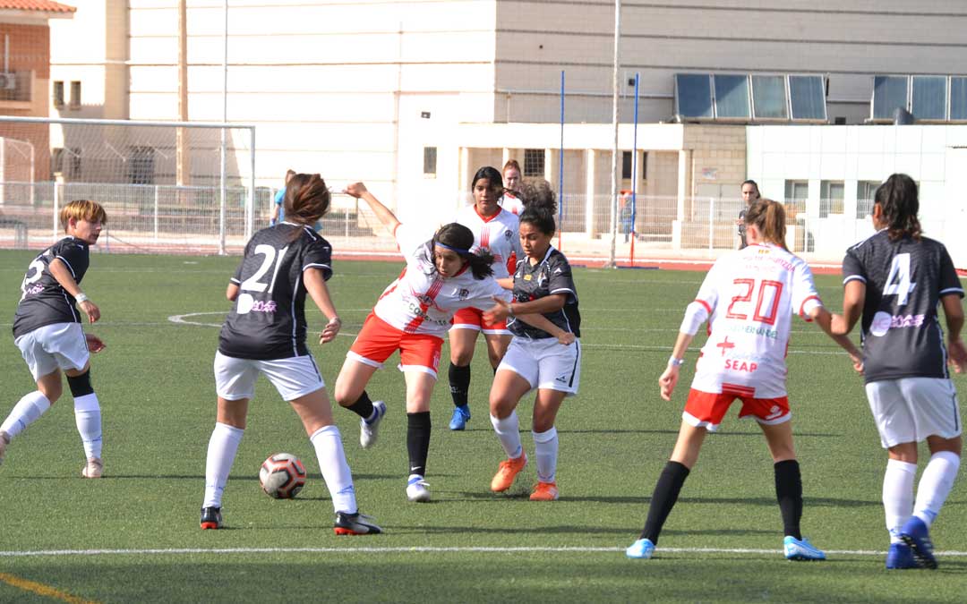 El partido entre alcañizanas y montisonenses se jugó en la tarde del domingo. Foto: J.V.