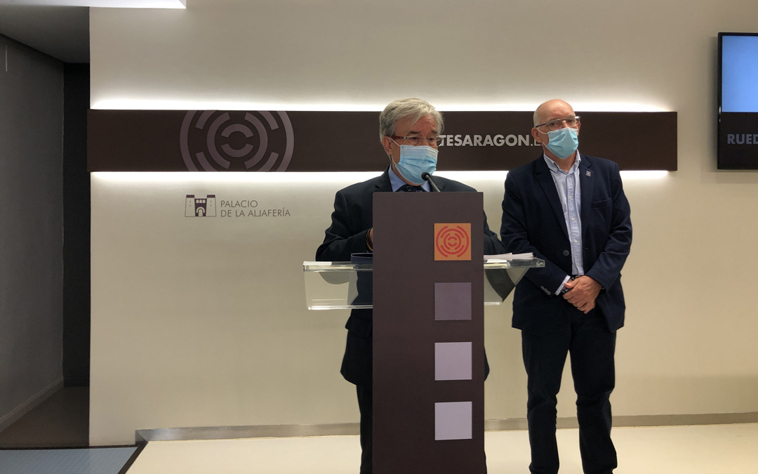 El Justicia Dolado junto a Andrés Esteban, asesor de menores y mayores de la Institución. / Justicia de Aragón