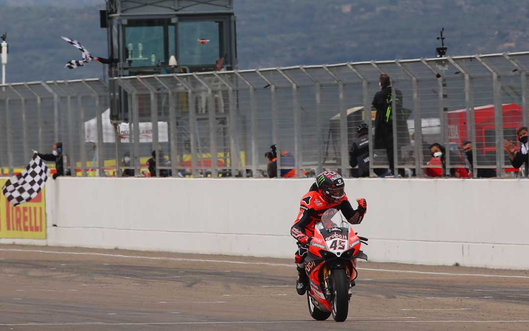 Redding entra como vencedor en la segunda carrera de SBK. Foto. SBK