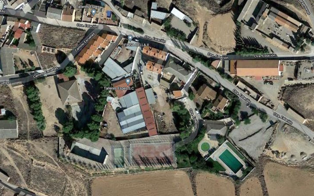 Las piscinas de Samper están a las afueras junto a otras infraestructuras deportivas. / Google Maps