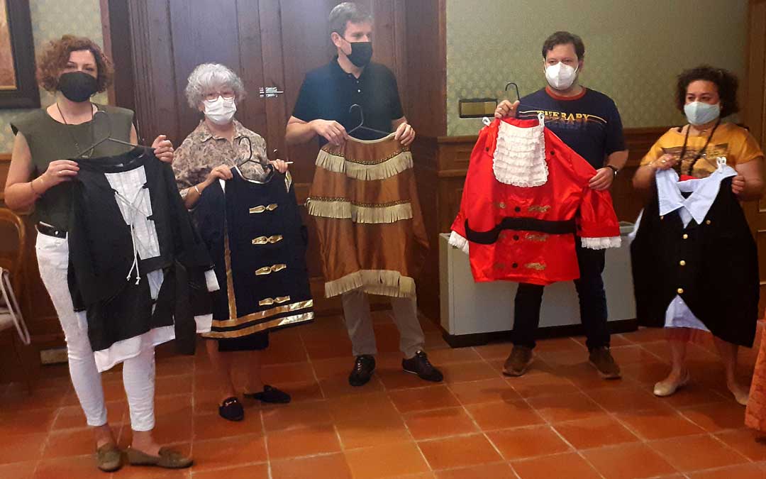 La presentación de los nuevos trajes de la comparsa de cabezudos de Alcañiz tuvo lugar el viernes pasado. Foto: Ayto. Alcañiz