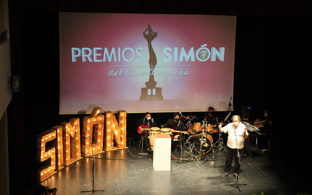 El crítico Roberto Sánchez representó a Pedro Aguaviva en la recepción del Premio Simón de Honor. / B. Severino